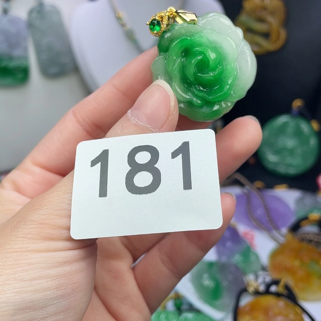 翡翠未镶嵌吊坠(赠链)