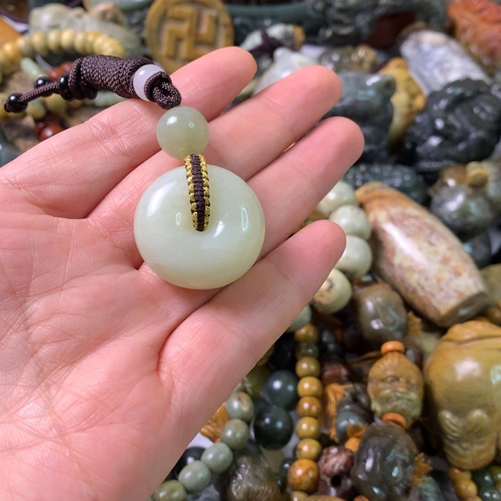 未镶嵌蛇纹石玉挂件