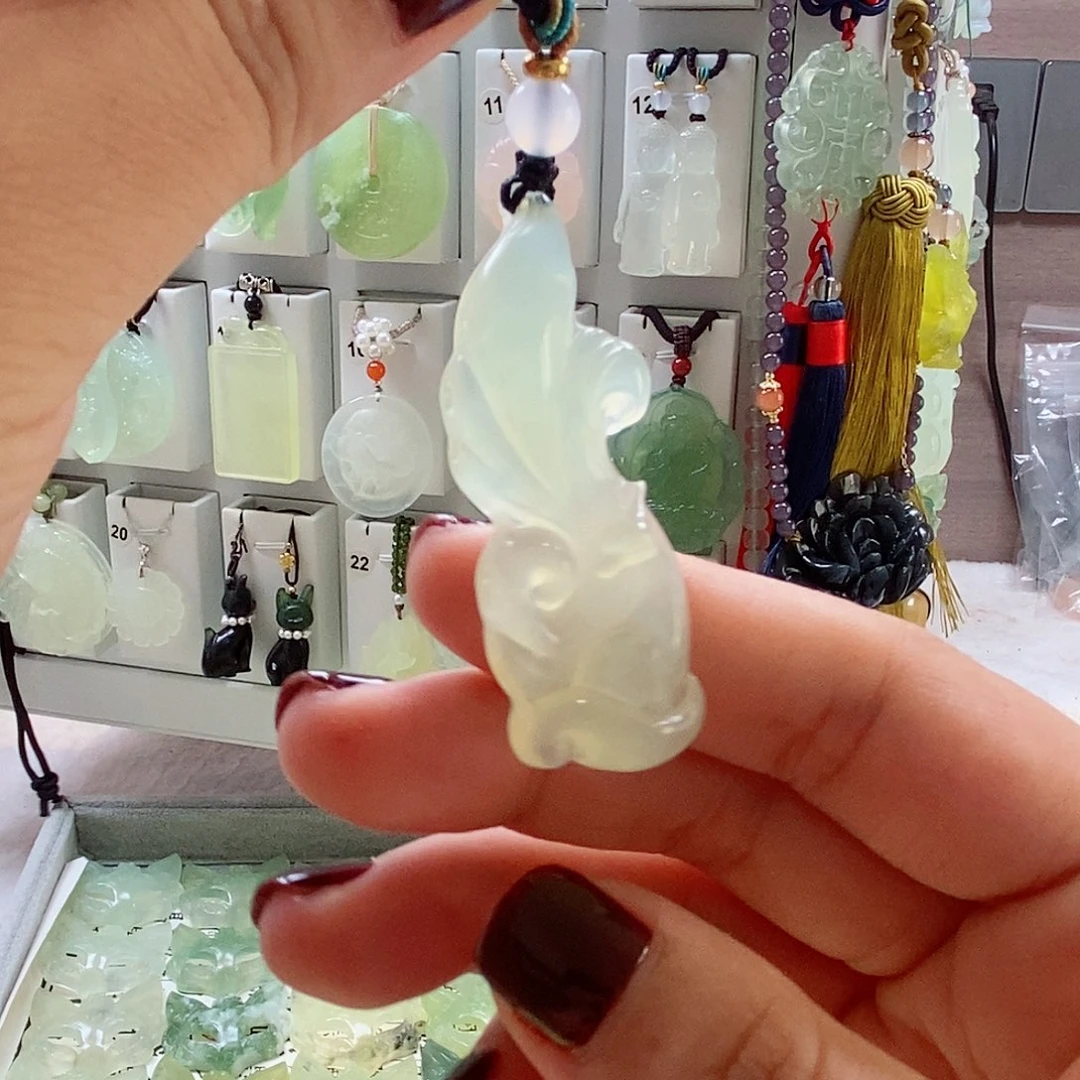 未镶嵌蛇纹石玉颈饰