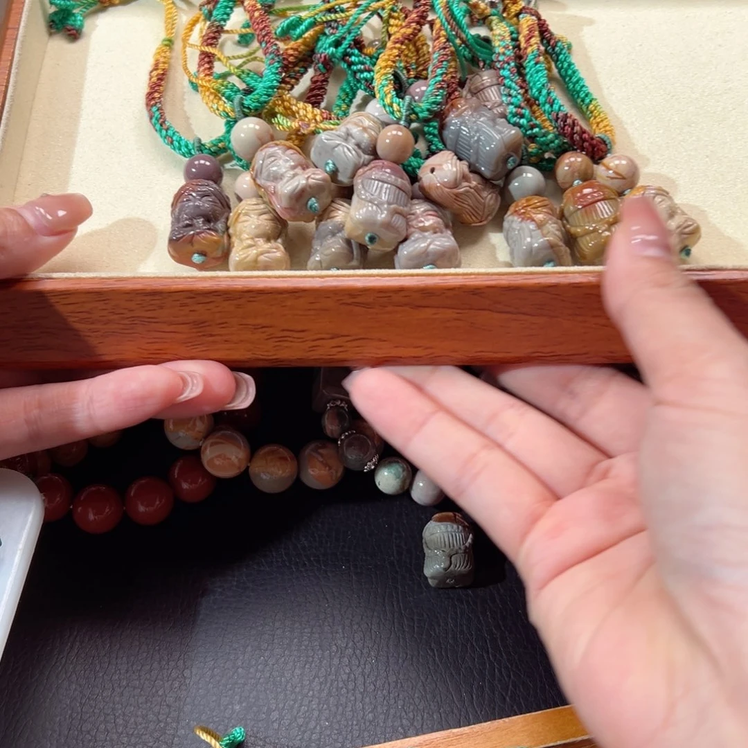 篼***A石英质玉手链未镶嵌36