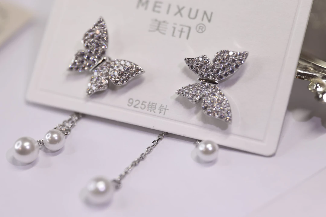 合金耳饰 ins时尚百搭个性创意蝴蝶珍珠耳钉