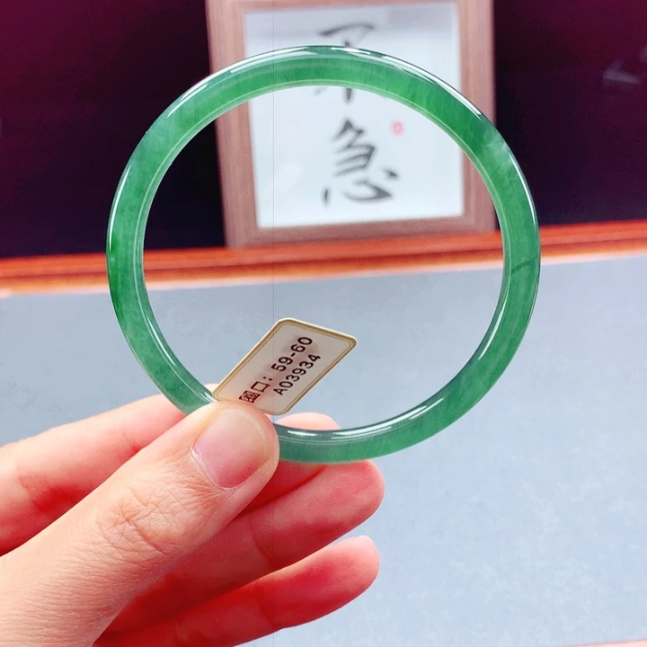 未镶嵌手镯翡翠圆镯
