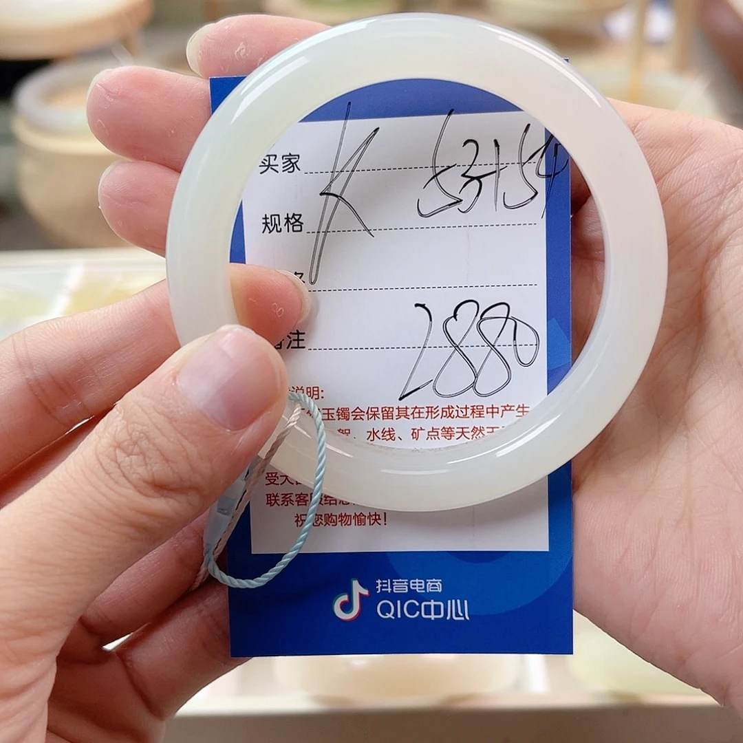 K***g未镶嵌手镯和田玉