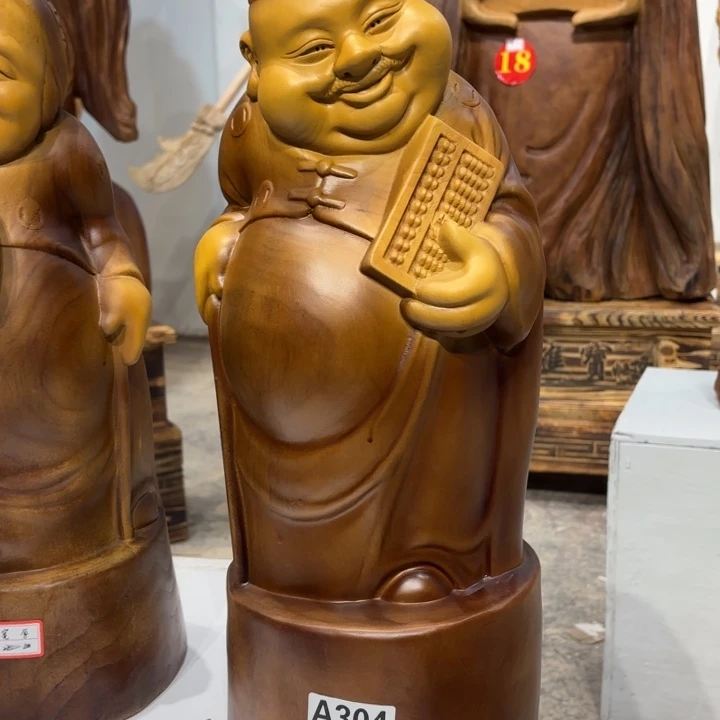 香樟木值**赖香樟木雕刻人物摆件