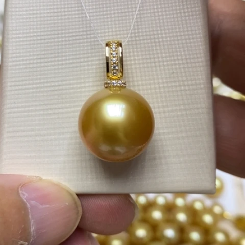 18K金镶嵌颈饰海水珍珠