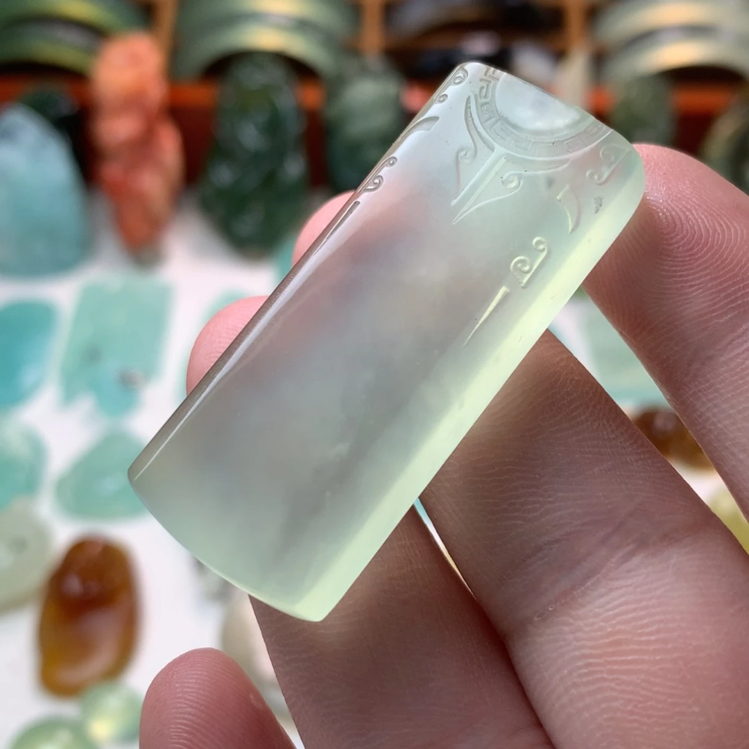 蛇纹石玉未镶嵌无事牌