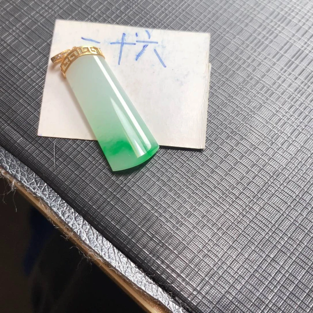 颈饰18K金镶嵌翡翠翡翠