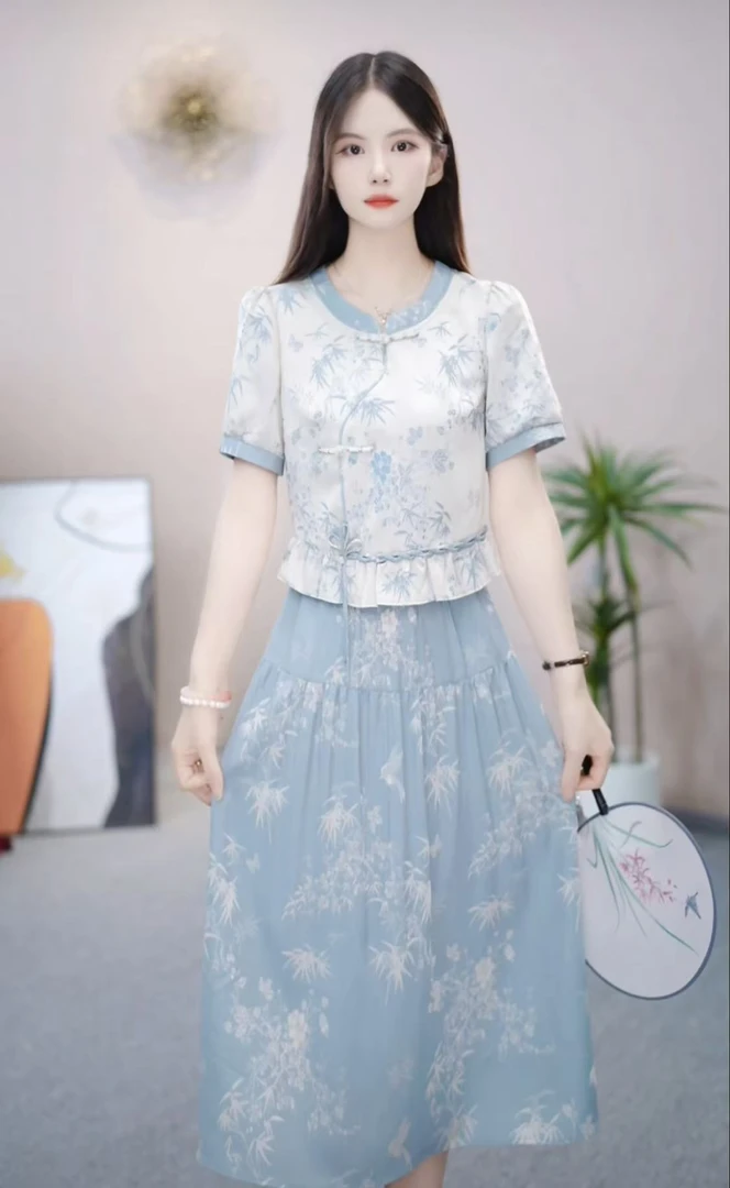 [依橙服饰] KK781 #  新款 2025 时尚 减龄 夏季  收腰 连衣裙