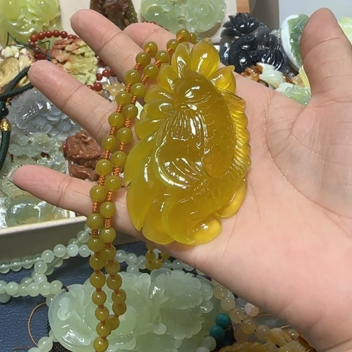 未镶嵌蛇纹石玉吊坠秋*