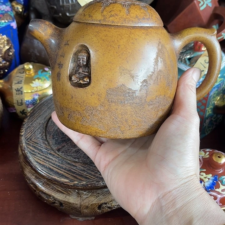 茶壶红泥原矿泥料手工制作的一把紫砂壶。