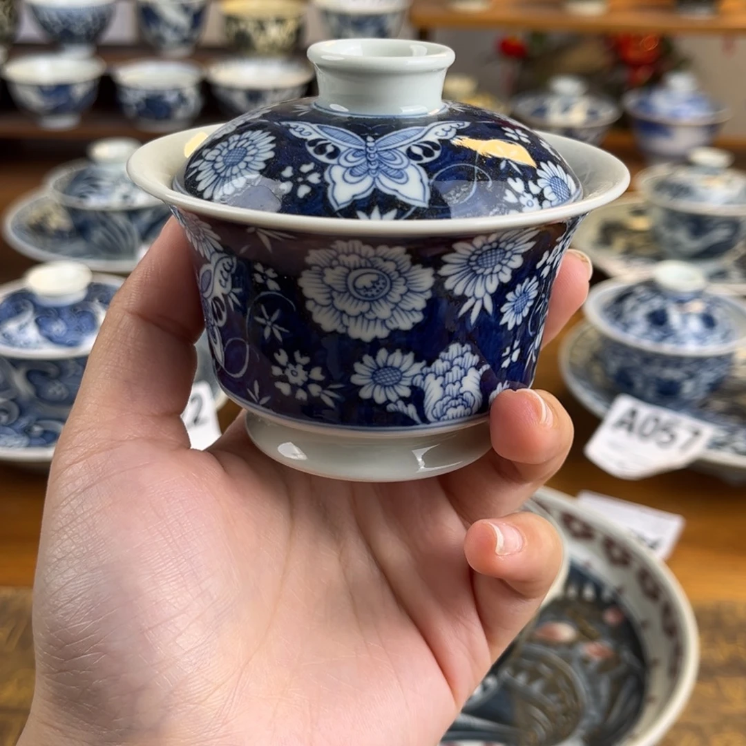 蓝底万花马蹄盖碗