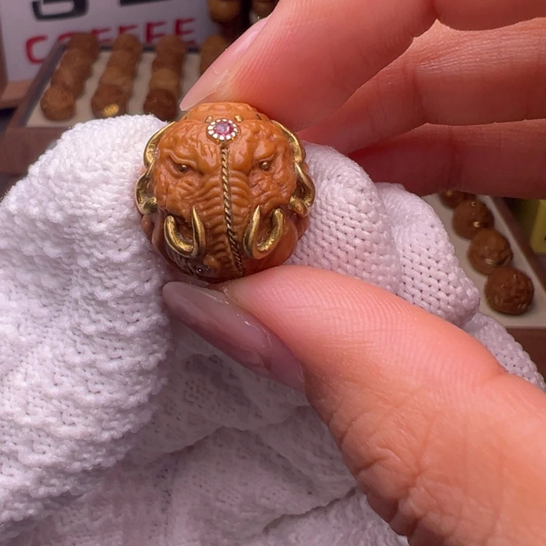 猴头核桃把件镶嵌款象神全品有正常封口线