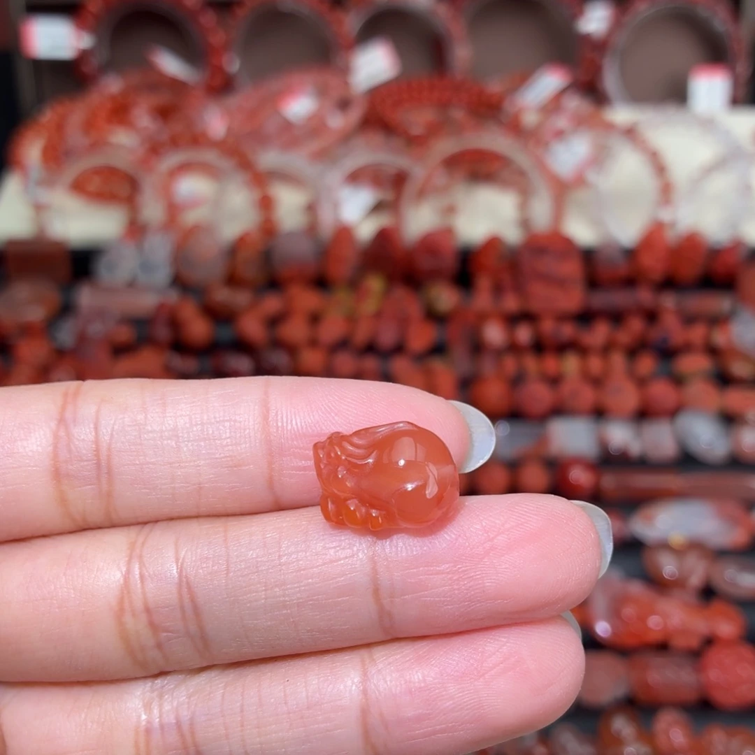 南红玛瑙未镶嵌颈饰通孔貔貅