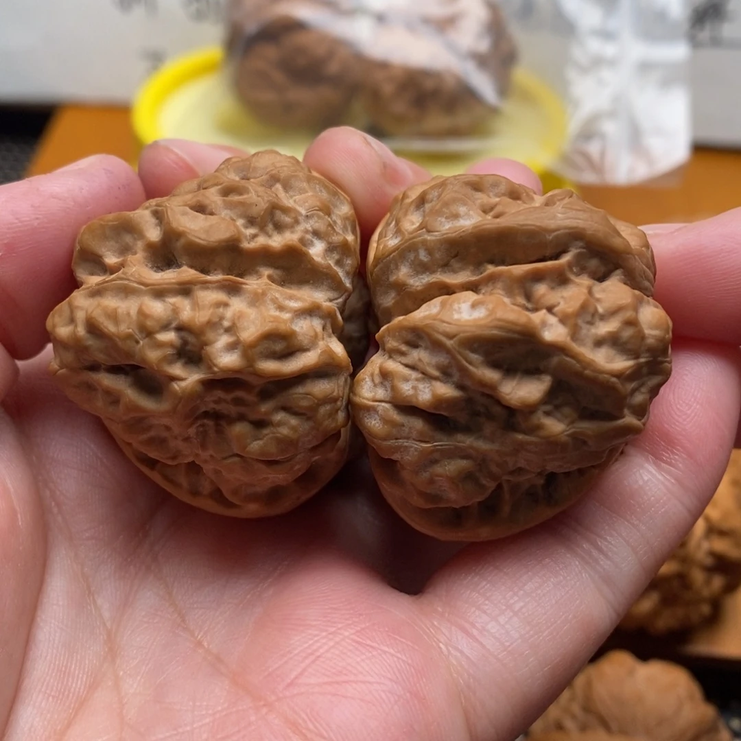 把件文玩核桃三角开背边39左右