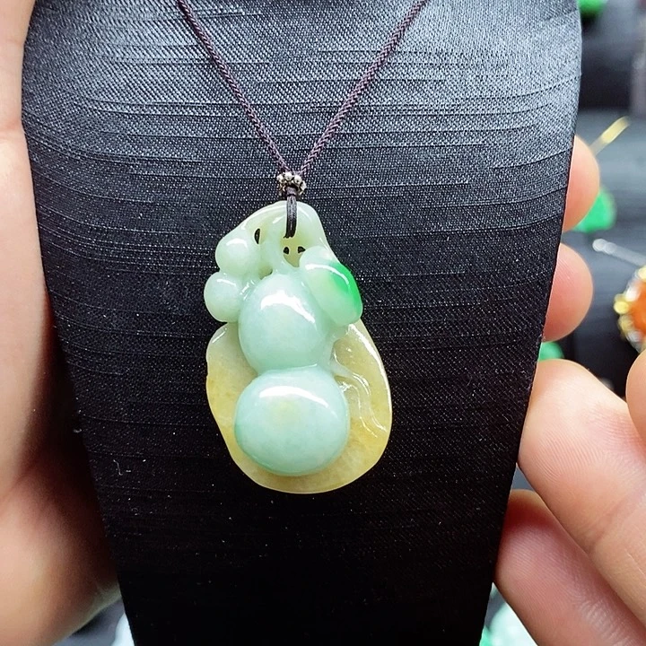 翡翠颈饰未镶嵌吊坠