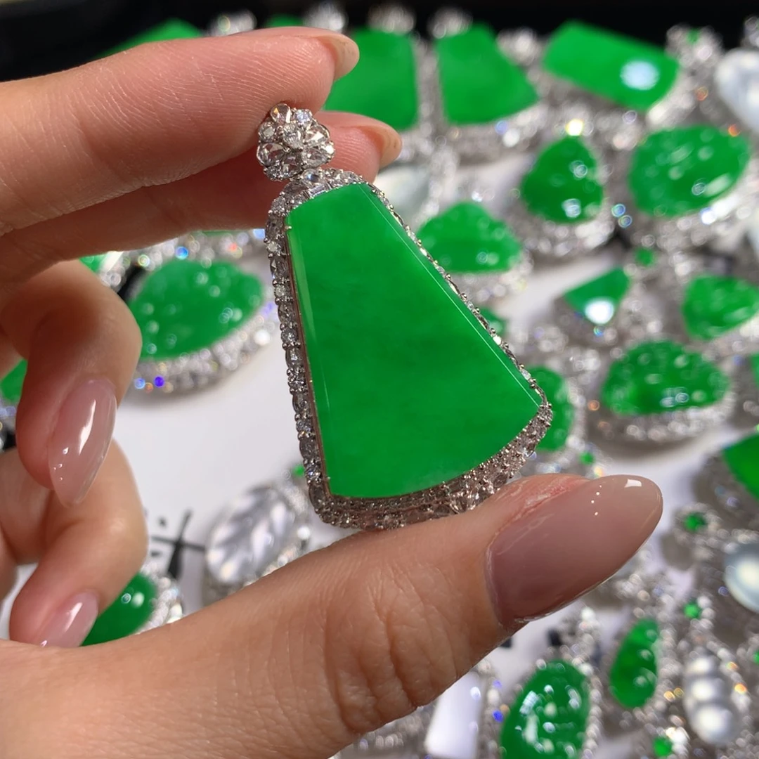 翡翠18K金镶嵌颈饰无事牌分单