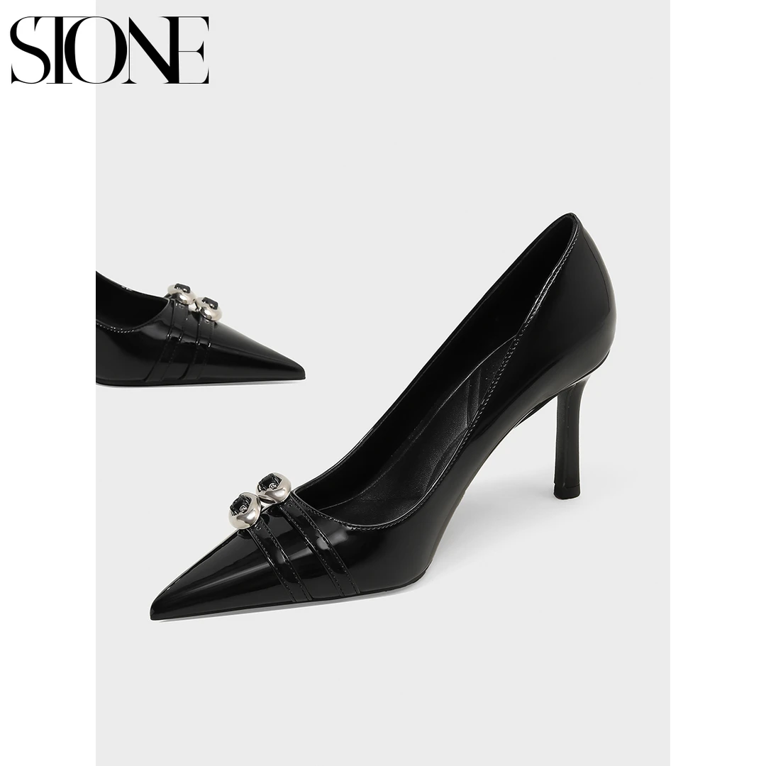 石头家2025新款细跟高跟鞋女小众设计感皮带扣黑色尖头单鞋工作鞋