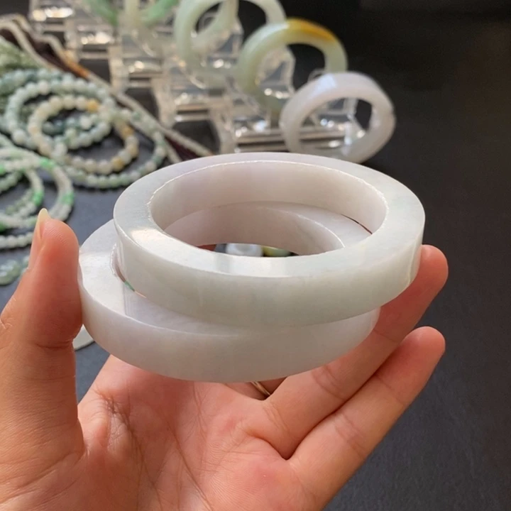 未镶嵌翡翠手镯定制翡翠