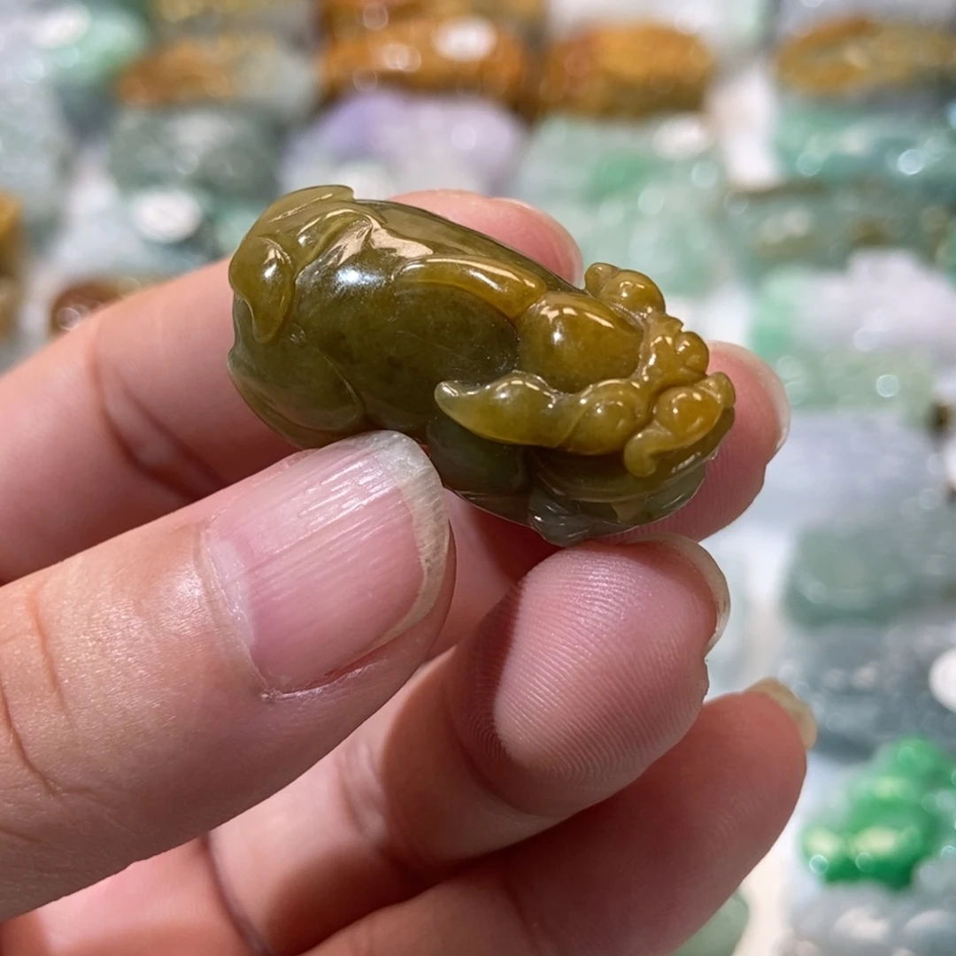 翡翠未镶嵌颈饰貔貅