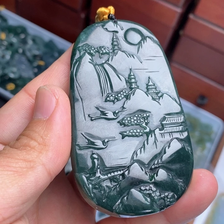 翡翠颈饰未镶嵌好