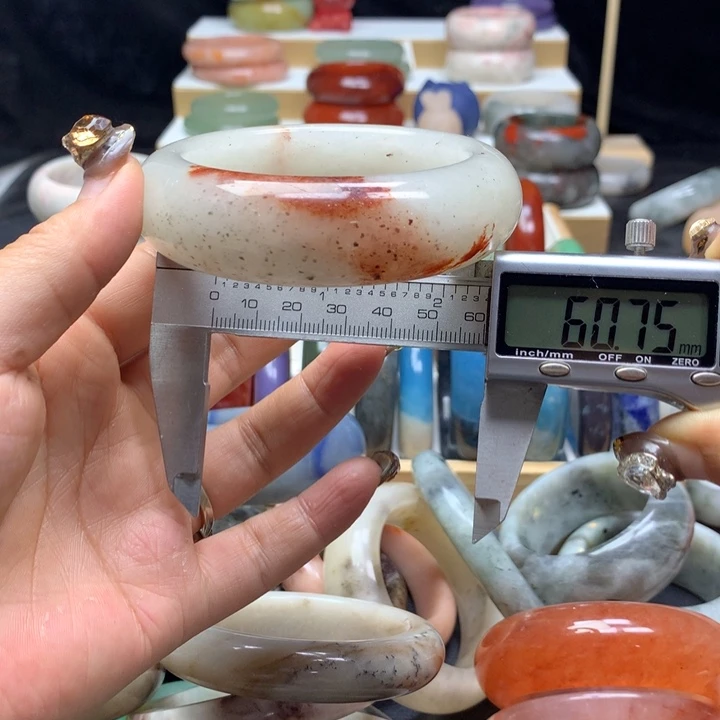 未镶嵌手镯石英质玉