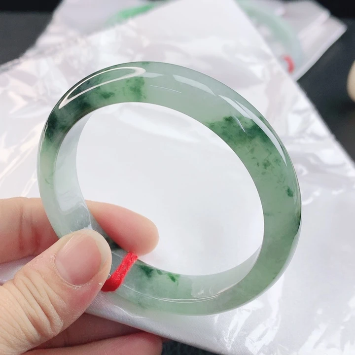 翡翠未镶嵌手镯57+飘花翡翠手镯