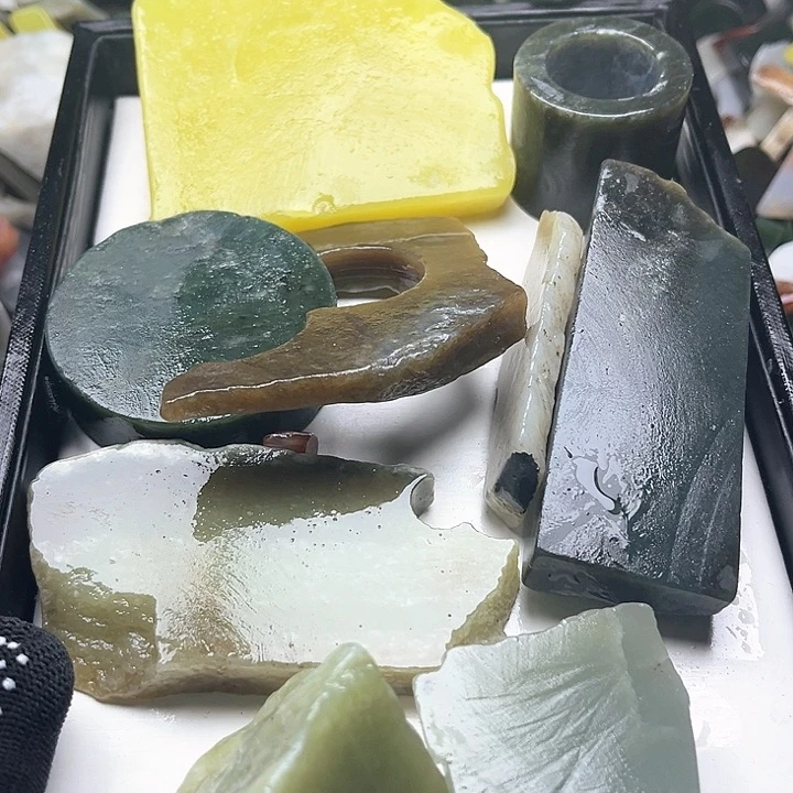 和田玉（糖玉）和田玉边角料9K金镶嵌烟**兮