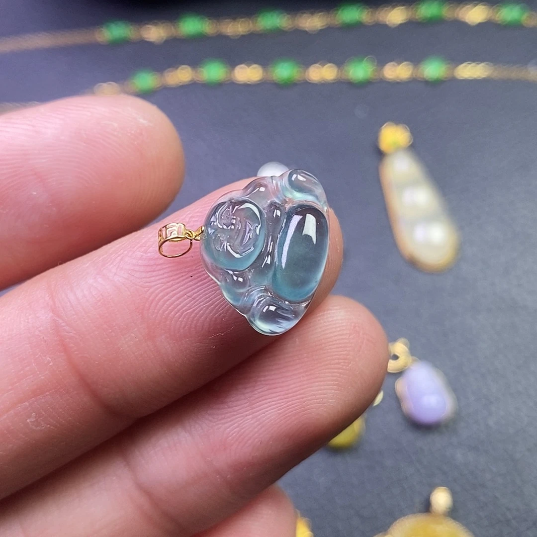 颈饰18K金镶嵌翡翠