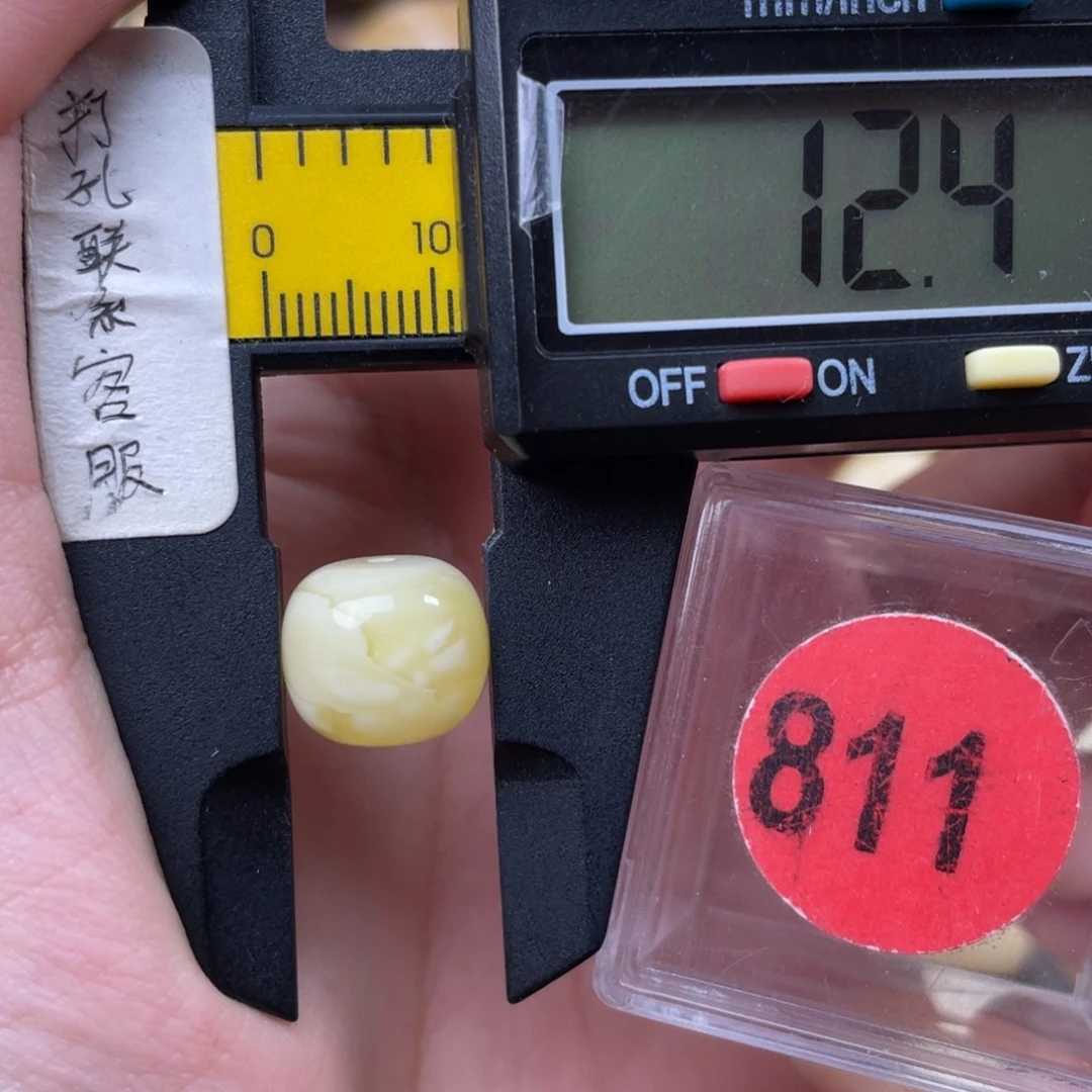 千***佛蜜蜡未镶嵌珠宝奇石