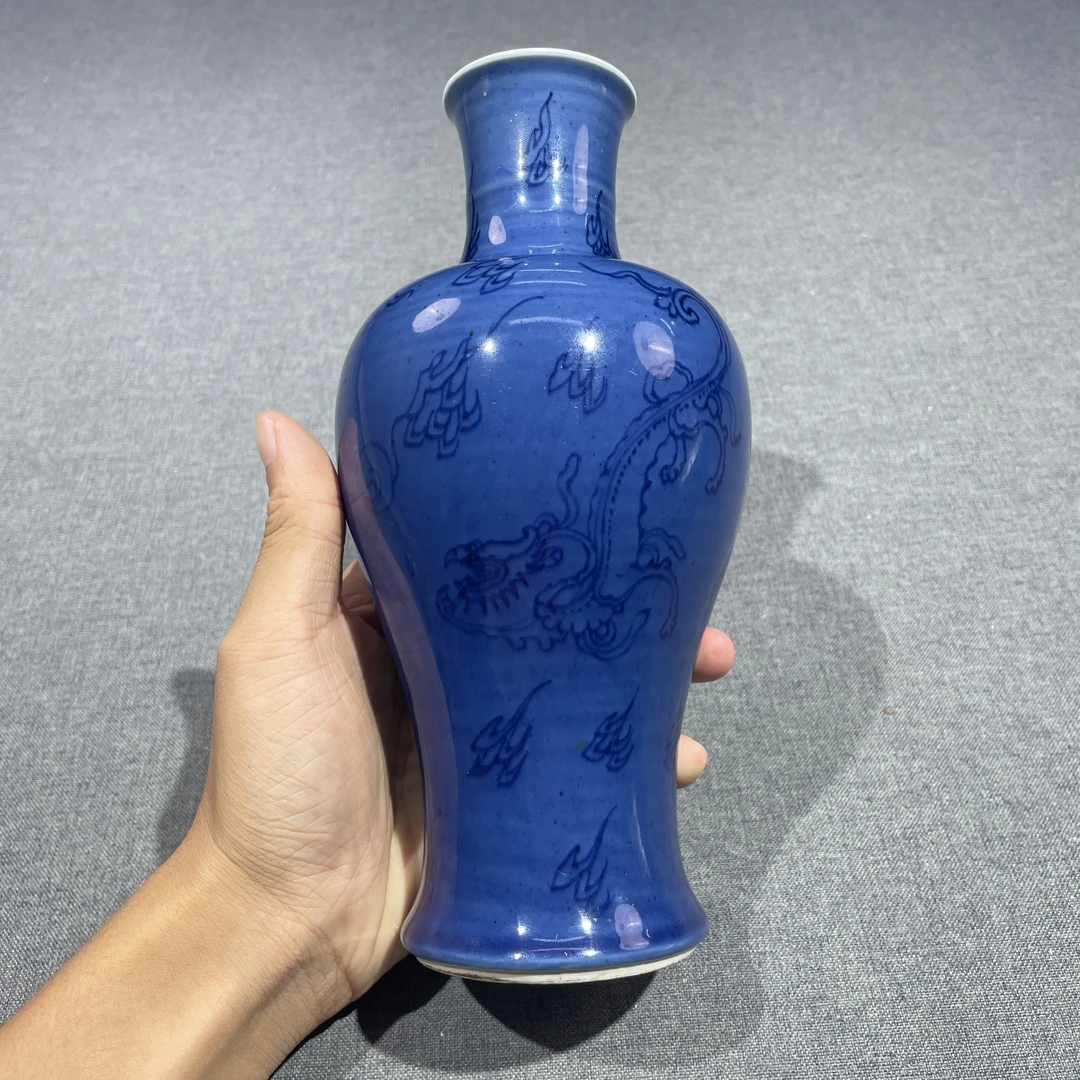 【拍卖】Lot 23022 青花蓝上蓝龙纹观音瓶