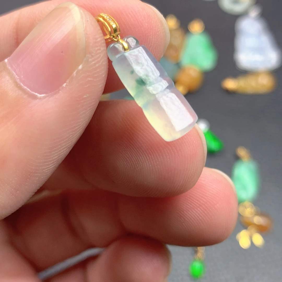 【闪购商品】颈饰18K金镶嵌翡翠翡翠
