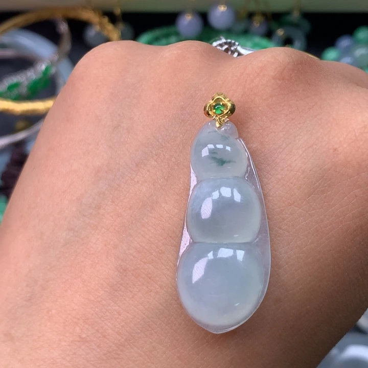 翡翠18K金镶嵌颈饰福豆