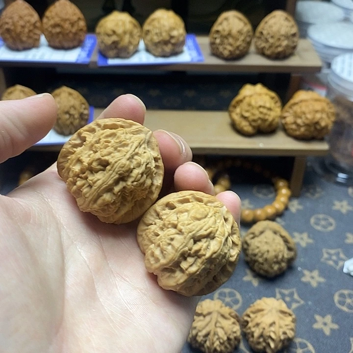 文玩核桃吊坠白狮子有修37尺