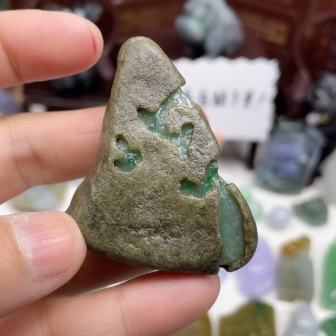 *****颈饰未镶嵌翡翠带皮手玩