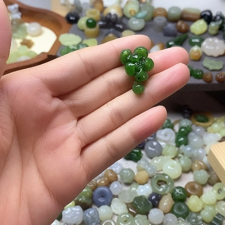 未镶嵌和田玉挂件莲花