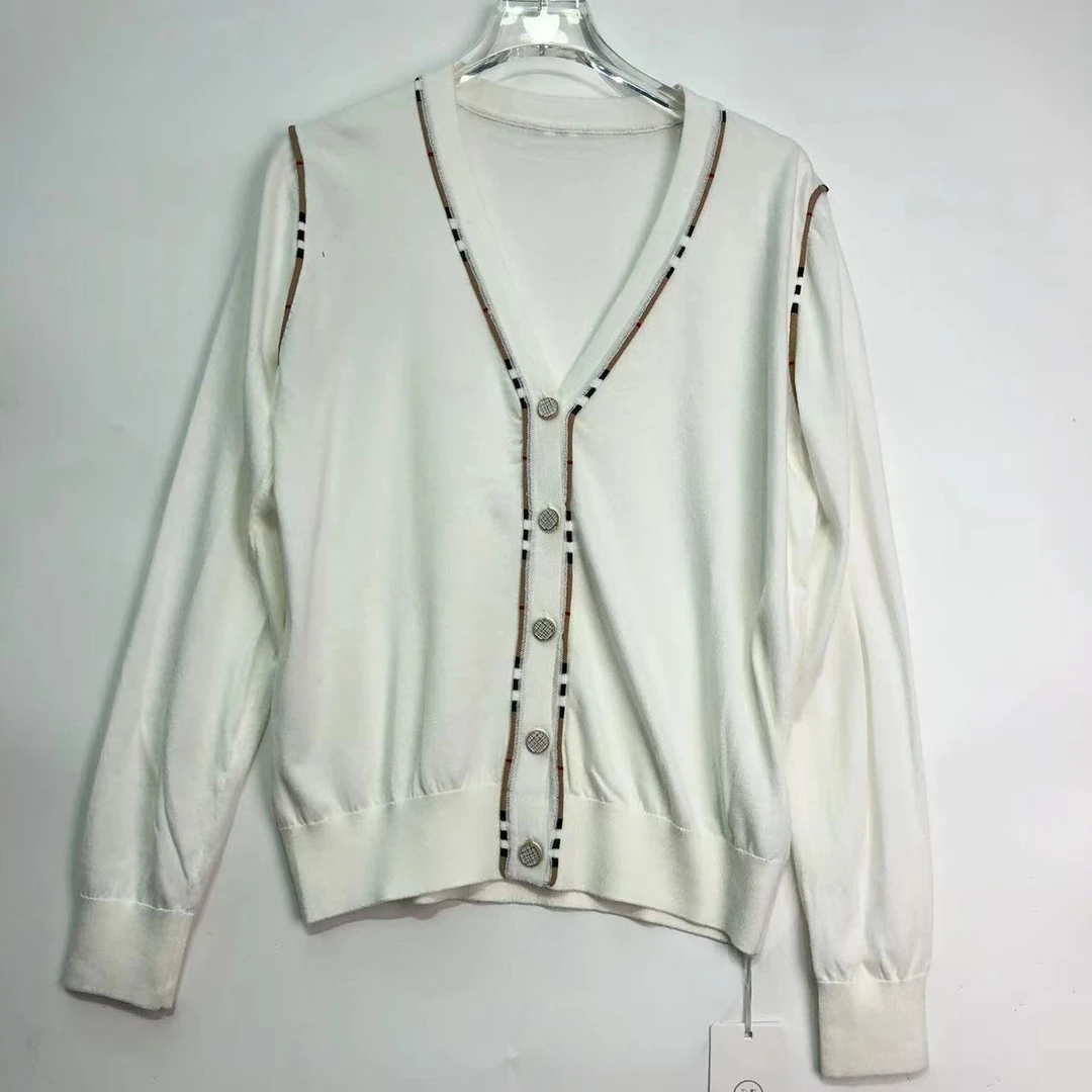 M03716时尚V领白色排扣百搭开衫