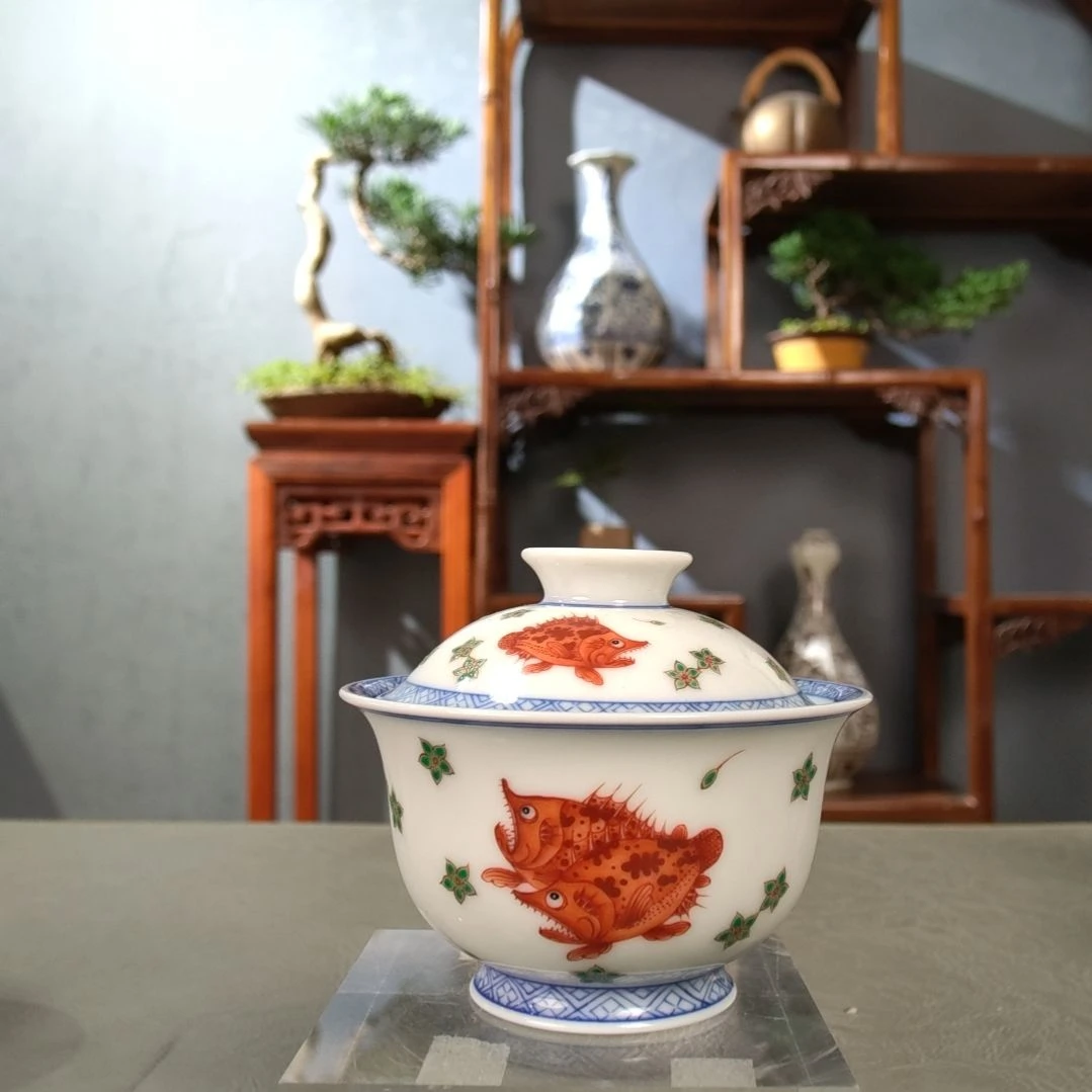 矾红斗彩元宝盖碗