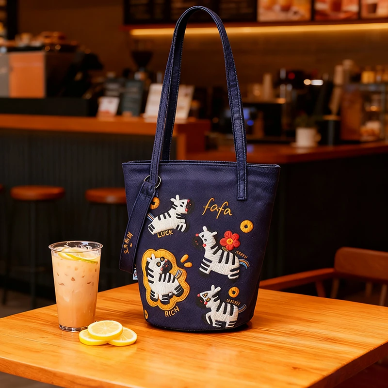 【自营】罗绮 水桶包新款斜挎包大容量单肩包通勤上班针织立马有钱