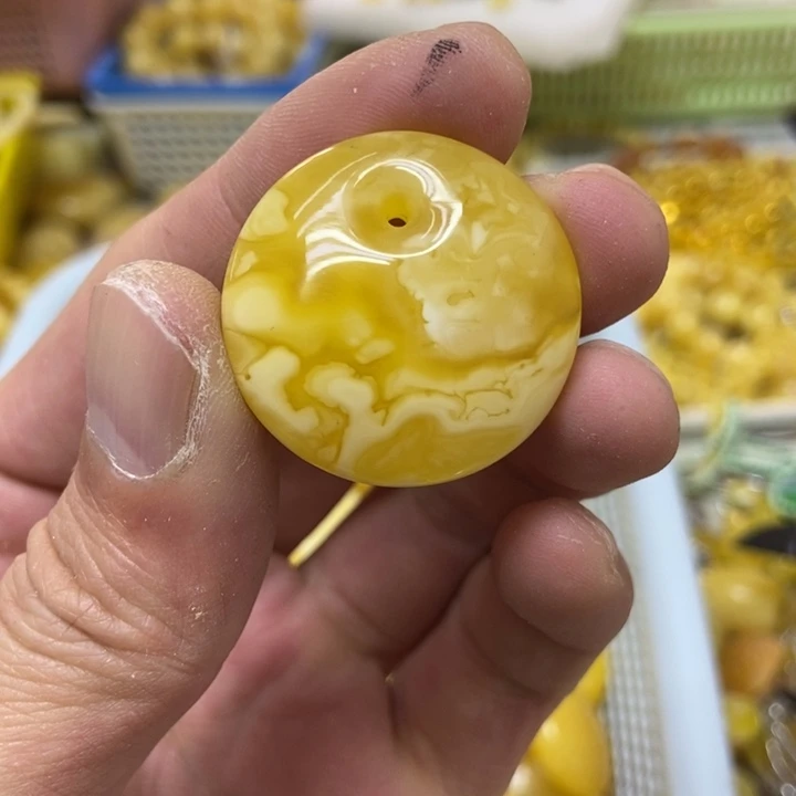 蜜蜡未镶嵌裸石吊坠