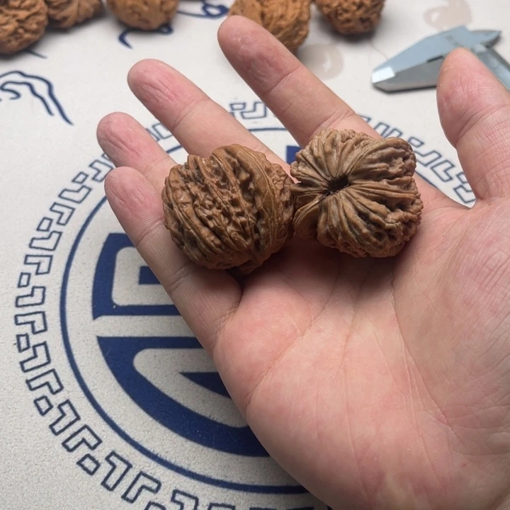 文玩核桃吊坠嘿嘿