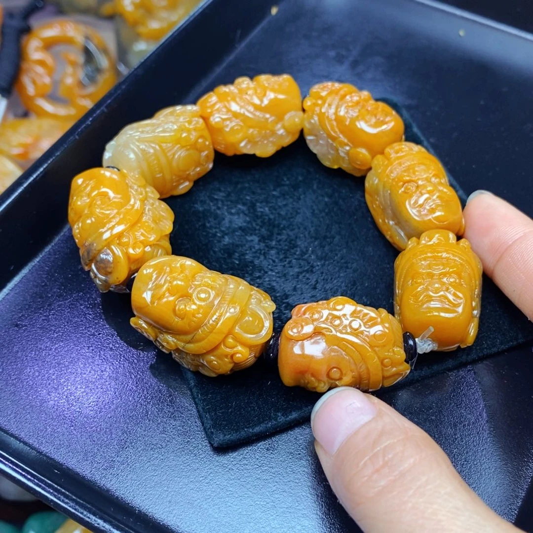 未镶嵌石英质玉（黄龙玉）颈饰