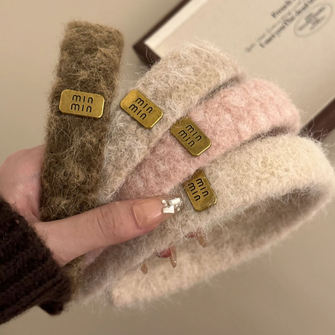 慵懒名媛！复古金属字母发箍！秋冬高颅顶毛茸茸压发头箍彩色发饰