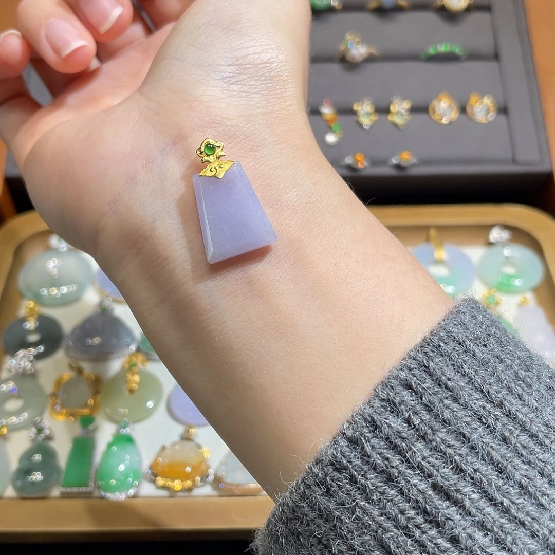 翡翠吊坠(不含链)18K金镶嵌冰紫小方牌