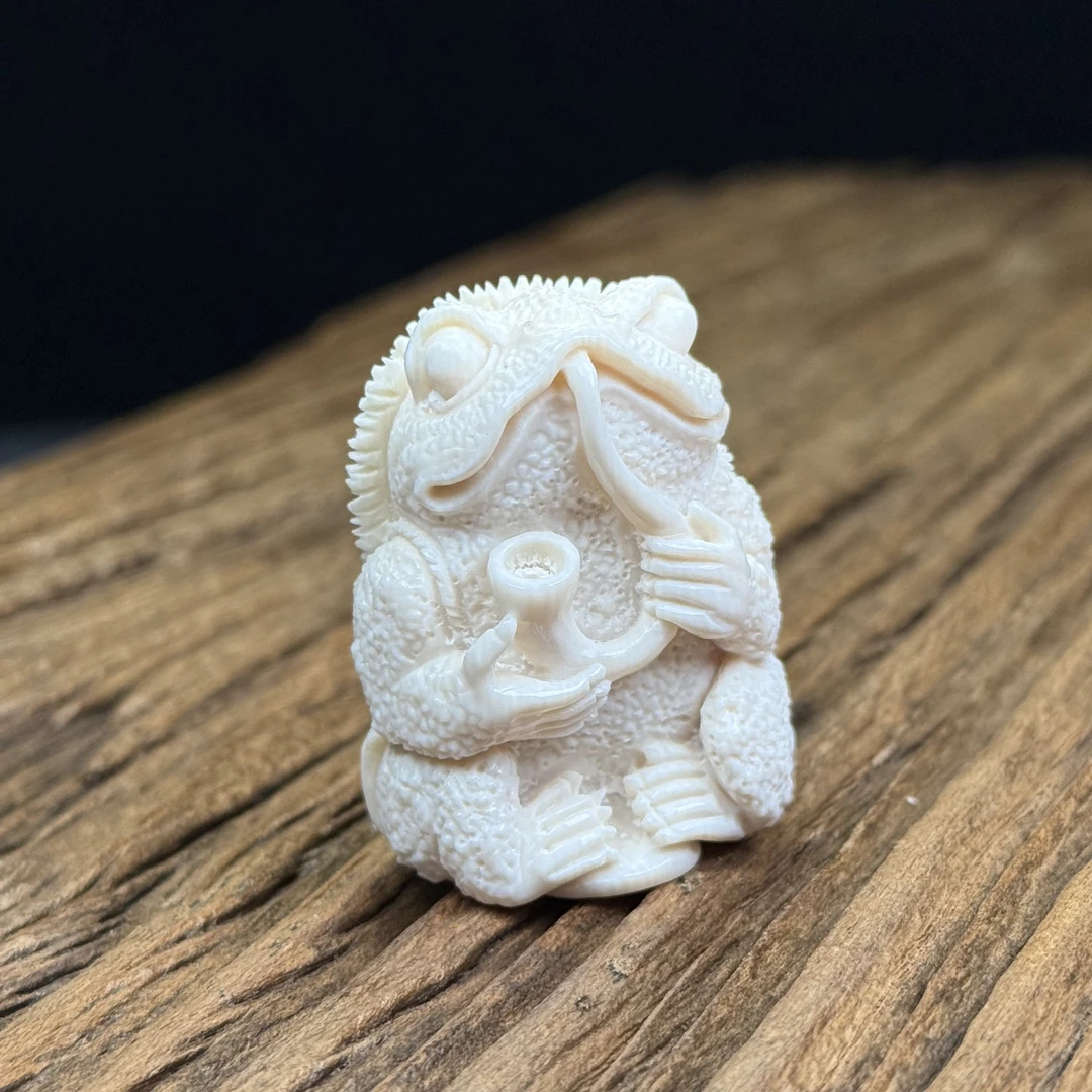 H88-23天然猛犸牙 呱呱来财雕刻件31x42x18mm28.4克支持鉴定 假一