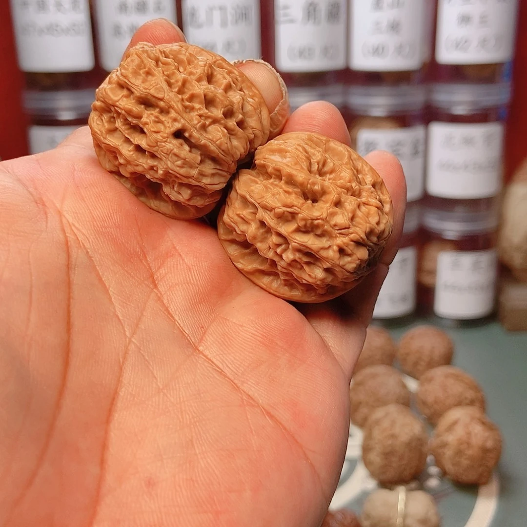 文玩核桃把件雨花石