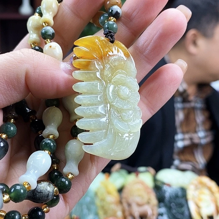 蛇纹石玉吊坠未镶嵌