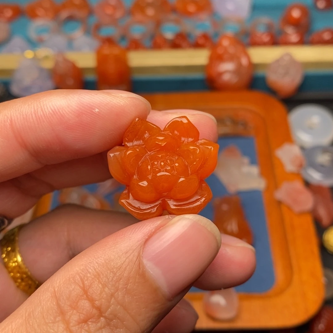 南红玛瑙颈饰未镶嵌小***宝