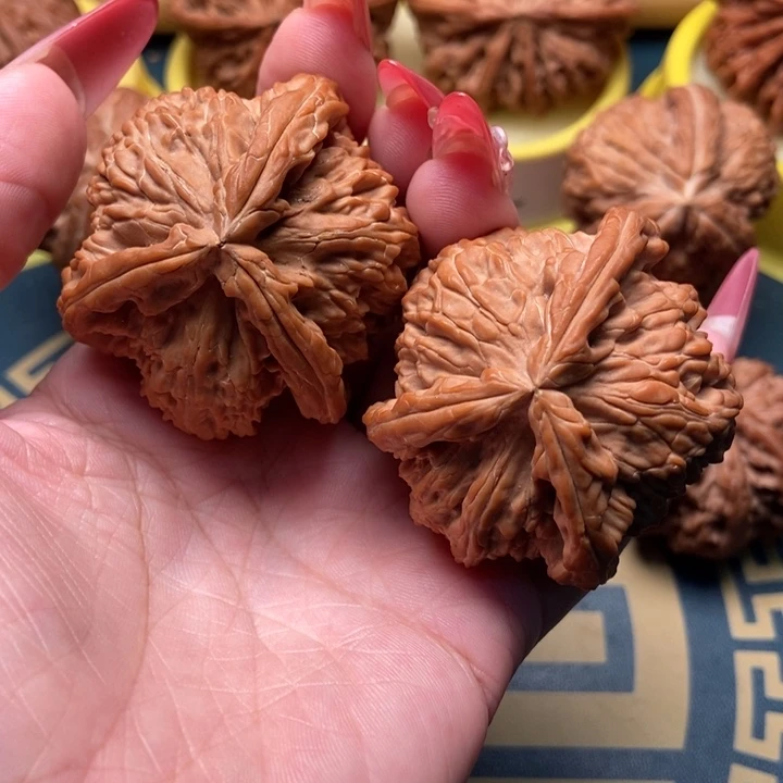 把件文玩核桃白狮子全品三棱 白奔 47