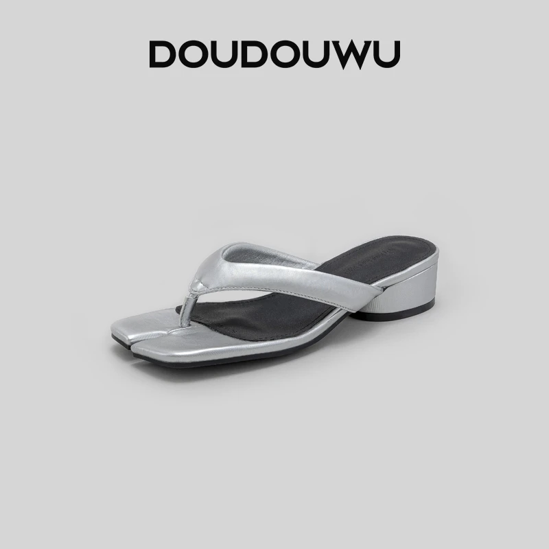 豆豆屋粗跟夹趾外穿时尚凉拖鞋女2025夏季新款方头百搭分趾人字拖