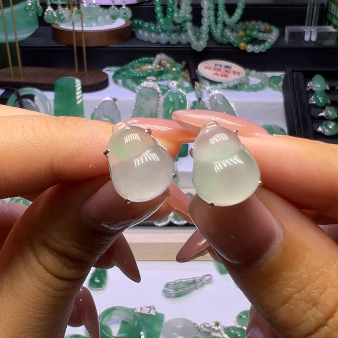 小***钰颈饰未镶嵌石英质玉（非洲翠）